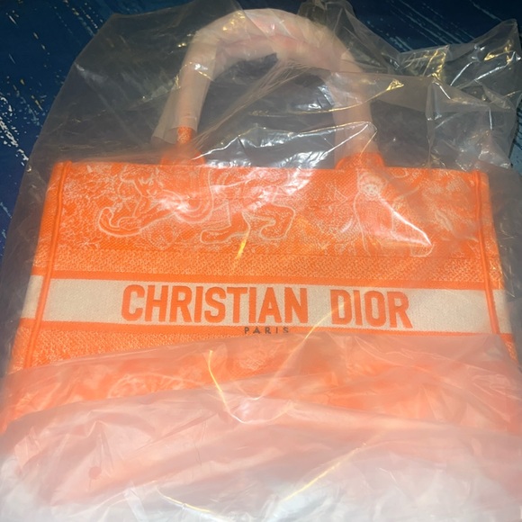 Christian Dior orange bag - Picture 1 of 3